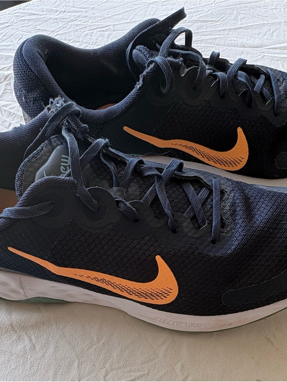 Nike Renew Ride 3 Men’s Size 13 Navy Orange Running Shoes